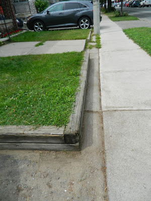Upper Beaches Toronto front yard cleanup after by Paul Jung Gardening Services Upper Beaches Toronto front yard cleanup after by Paul Jung Gardening Services