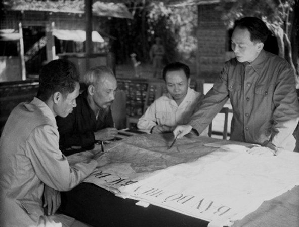 Cách mạng tháng Tám thành công Cách mạng tháng Tám thành công