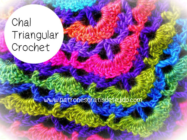 Chal tejido al crochet combinando colores vivos