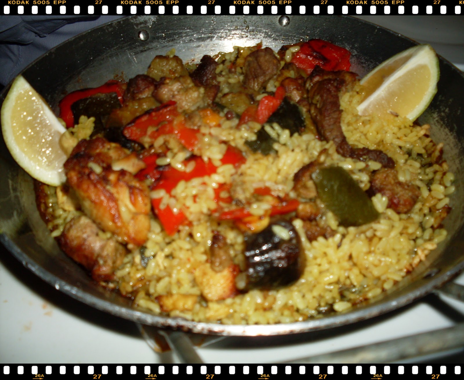 PLASTERS AND PIES Stasera Paella e Sangria con Groupon