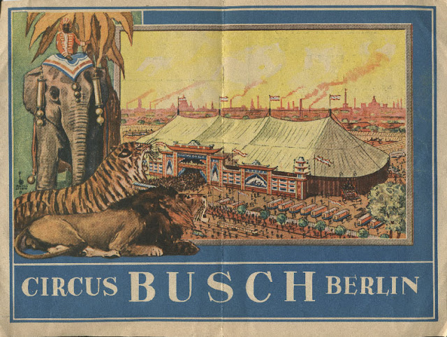 éléphant, tigre et lion regarde les installations du cirque Busch