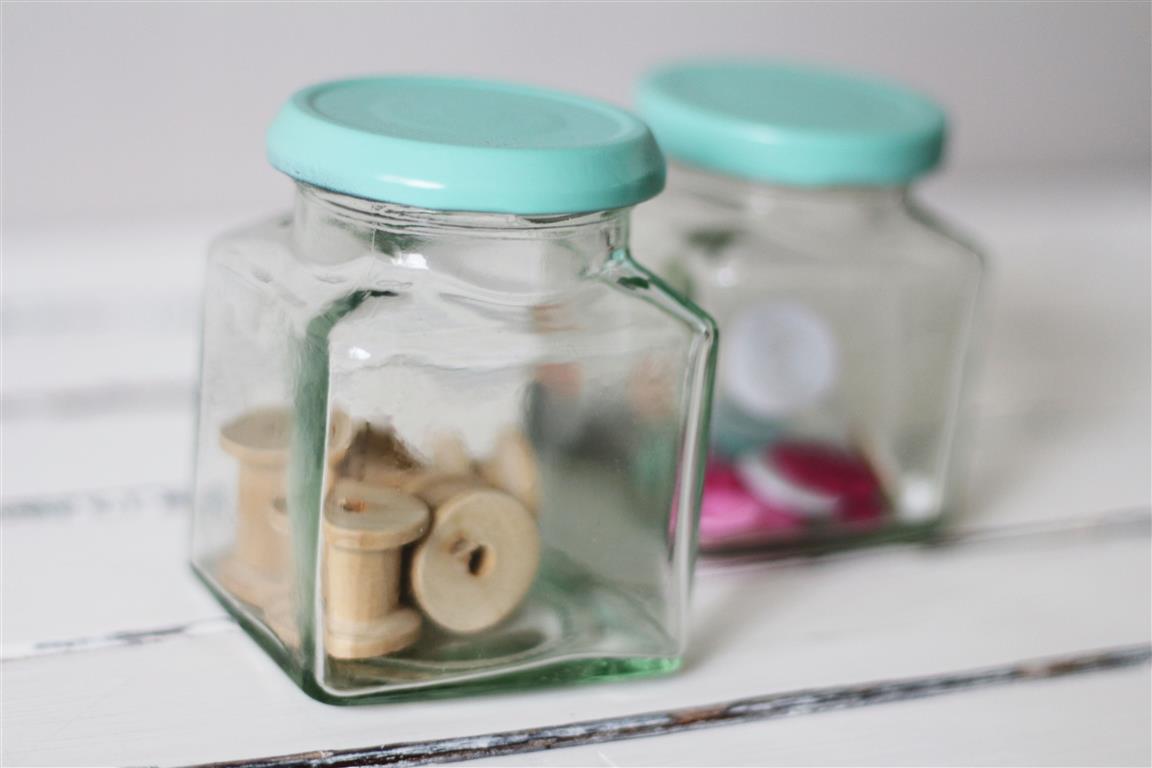 emuse Spraypainted jar lids