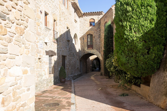 Монельс - старинные деревни Каталонии (Monells)