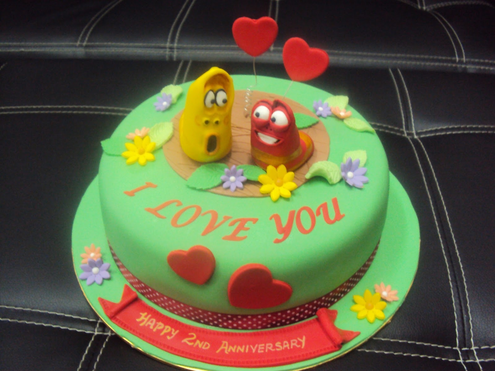 L'mis Cakes & Cupcakes Ipoh Contact : 012-5991233 : Fondant Cake -Larva Cartoon