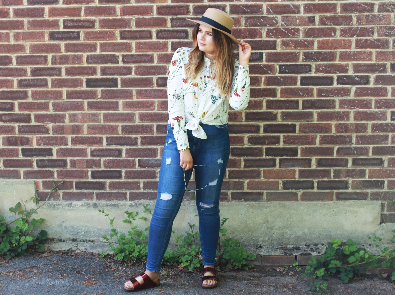 summer body confidence, the confident way to step into summer, summer outfit ideas, spring outfit ideas, summer ootd 2016, warehouse floral shirt, misguided ripped jeans, cheap reflective sunglasses, chocker style 2016, cool ways to wear birkenstocks summer body confidence, the confident way to step into summer, summer outfit ideas, spring outfit ideas, summer ootd 2016, warehouse floral shirt, misguided ripped jeans, cheap reflective sunglasses, chocker style 2016, cool ways to wear birkenstocks