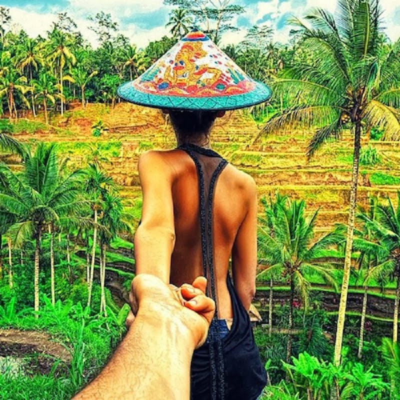 Follow Me – a Romantic Project Presented by a Traveling Couple