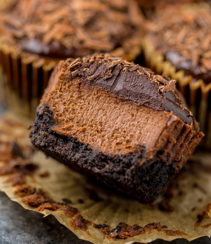 MINI CHOCOLATE CHEESECAKES MINI CHOCOLATE CHEESECAKES