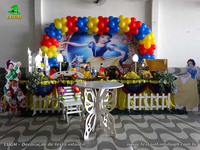 Decoração mesa de aniversário tradicional luxo tema Branca de Neve Decoração de festa - Mesa luxo de tecido tema Branca de Neve para aniversário feminino