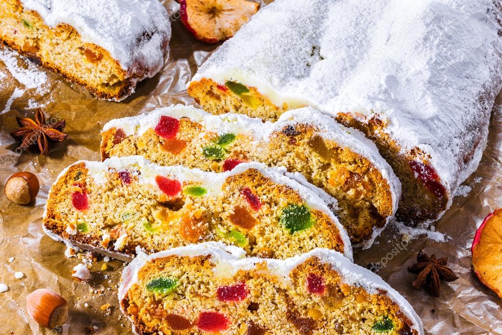 german-tradition-christmas-stollen