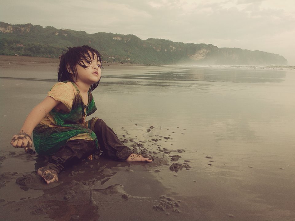 Cerita Liburan Ke Pantai Dalam Bahasa Jawa Ngoko