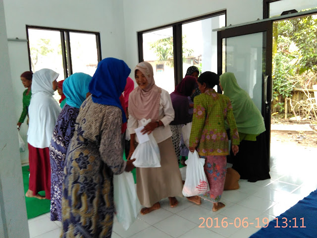 Jompo Dhuafa disekitar Pondok Modern Muhammadiyah Pakusari