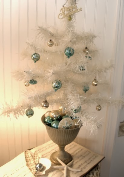 white mini Christmas tree