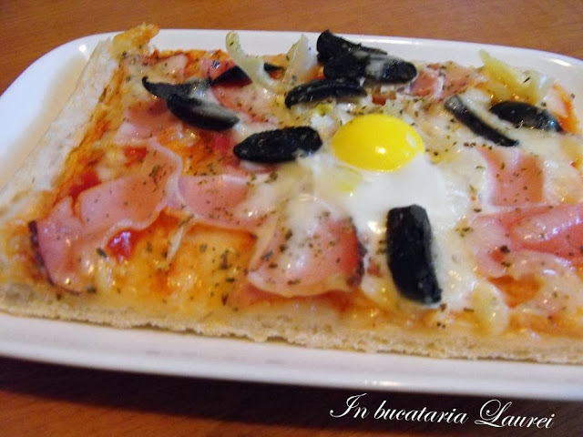Pizza cu oua de prepelita