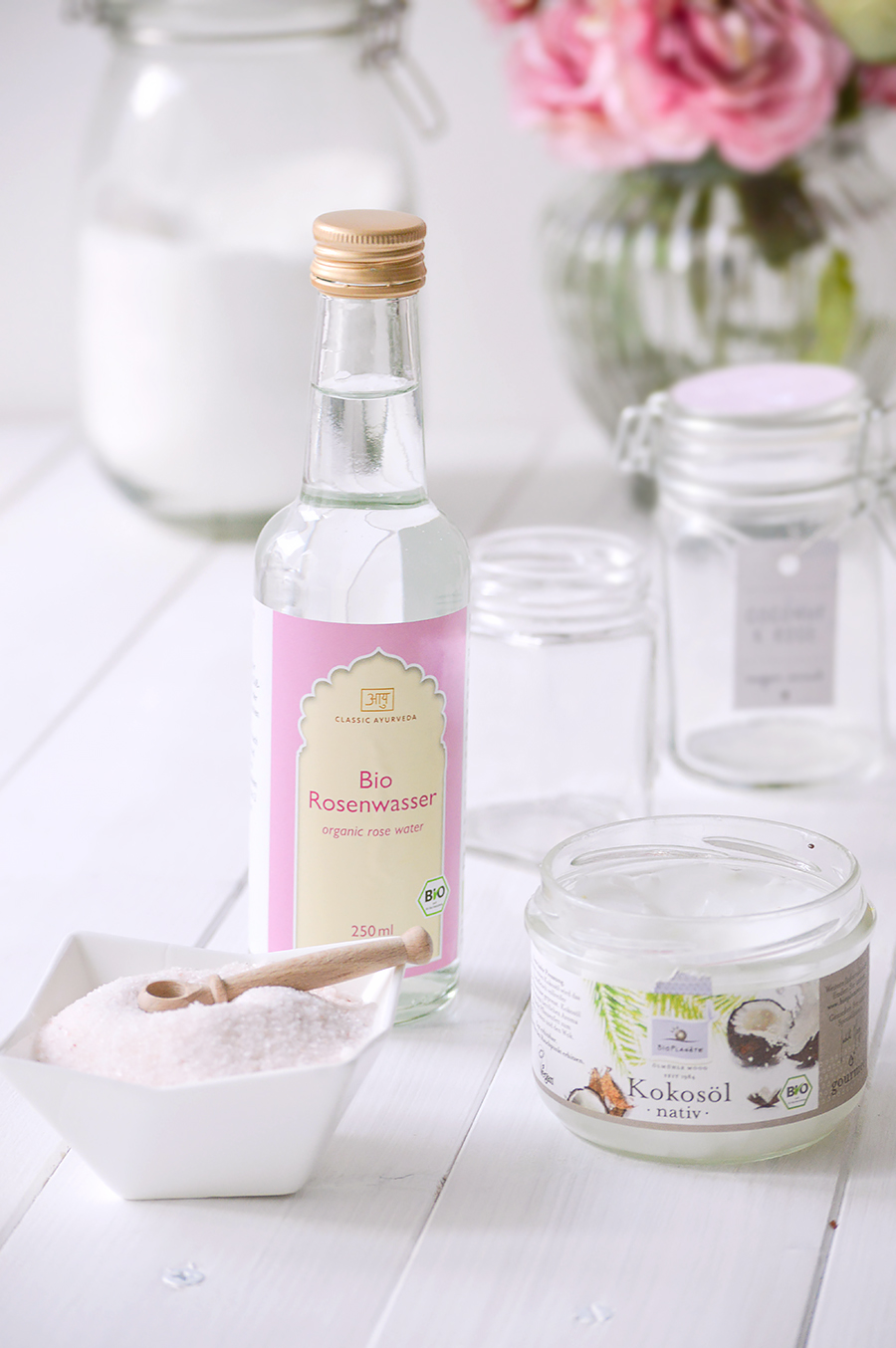 DIY Body Scrub DIY Body Scrub mit Rosenwasser und Limette Zutaten