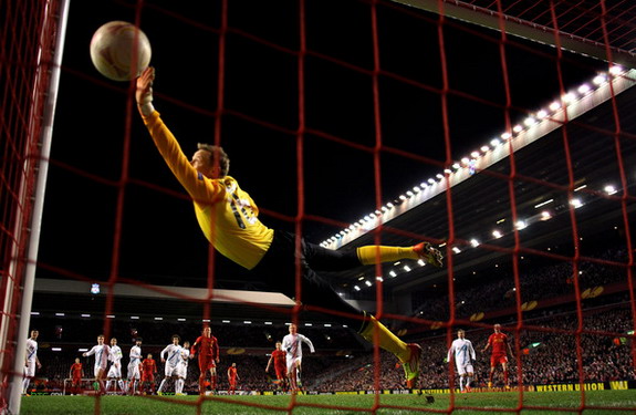 Luis Suárez scores wonderful free-kick vs Zenit | inside World Soccer