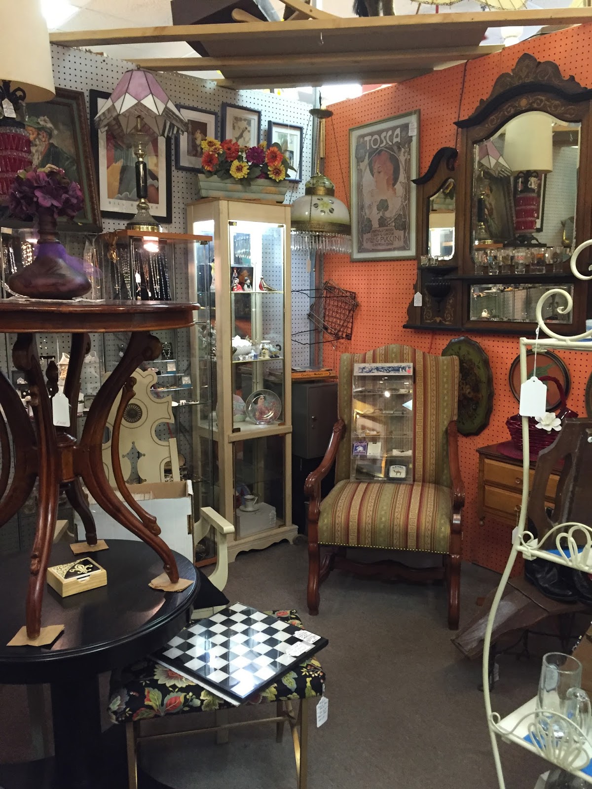VENDOR 168 CHARLESTON ANTIQUE MALL Las Vegas Antique Shops