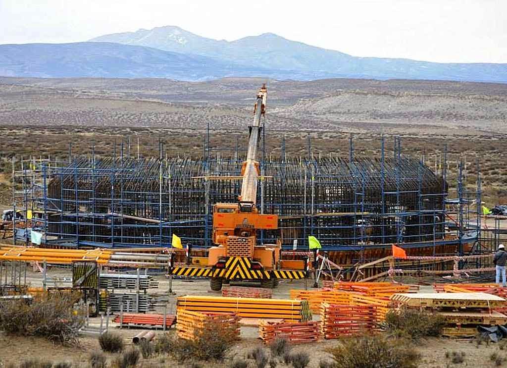 Base chinesa na Patagonia foi sendo construída ilegalmente. O regime "nacionalista" sarou as ilegalidades. A base será uma "ilha legal, trabalhista, policial e tributária" chinesa no país. Base chinesa na Patagonia foi sendo construída ilegalmente. O regime "nacionalista" sarou as ilegalidades. A base será uma "ilha legal, trabalhista, policial e tributária" chinesa no país.