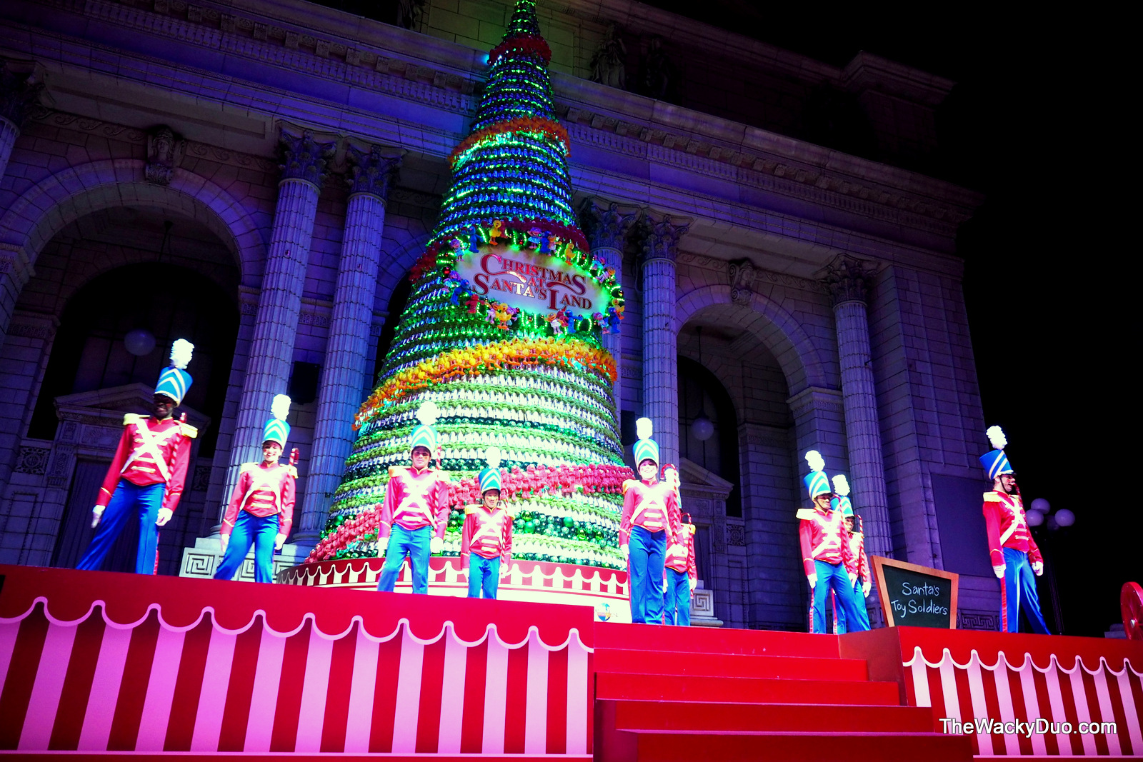 Universal Studios : Celebrating Snowy Christmas at Santa's Land | The