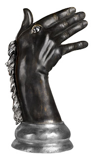 Escultura gigante de mano