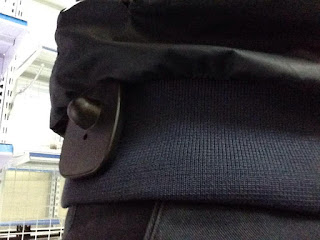 cách tháo chíp điện tử trên quần áo