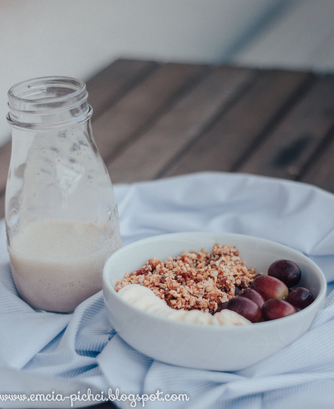Emcia Pichci! ŚWIEŻA GRANOLA Z MLEKIEM BANANOWYM