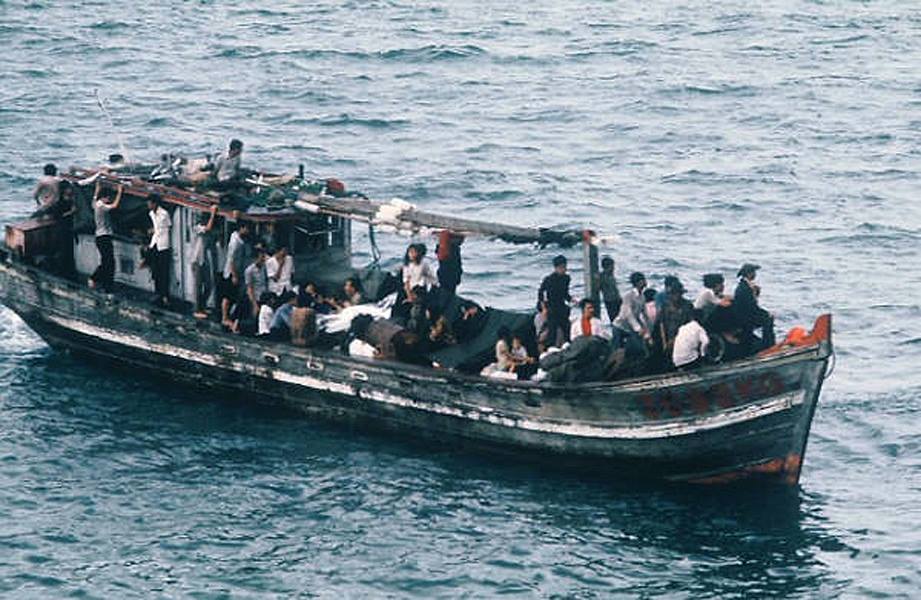 vietnamese boat people 30 incredible color photographs that capture brutal life vietnamese boat people 30 incredible color photographs that capture brutal life