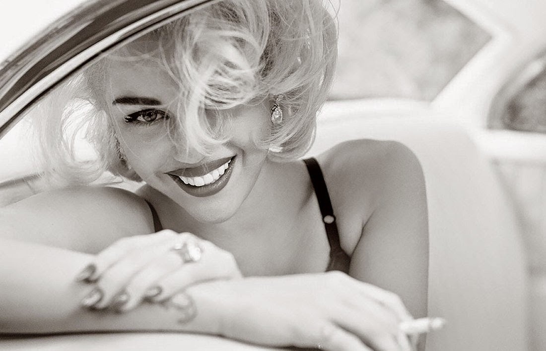 Smiling Miley Cyrus Black& White Beautiful Wallpaper