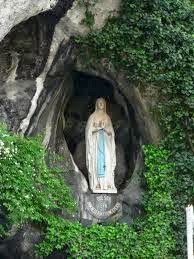 Virgen de Lourdes, ruega por nosotros.