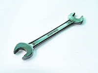 Double end spanner