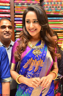 Pragya Jaiswal in colorful Saree looks stunning at inauguration of South India Shopping Mall at Madinaguda ~  Exclusive Celebrities Galleries 008