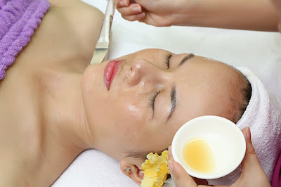 Công dụng bất ngờ của mặt nạ mật ong chuyên trị da nhờn