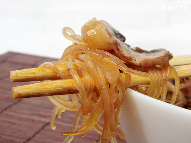 Glass noodles con champiñones y gambones