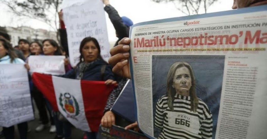 Maestros protestaron durante la presentación de la Ministra de Educación, Marilú Martens Maestros protestaron durante la presentación de la Ministra de Educación, Marilú Martens