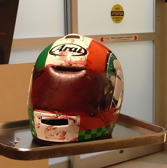 10 Foto Keberuntungan ini Menjadi Bukti Pentingnya Memakai Helm, Agar Tak Selalu Disepelekan 10 Foto Keberuntungan ini Menjadi Bukti Pentingnya Memakai Helm, Agar Tak Selalu Disepelekan