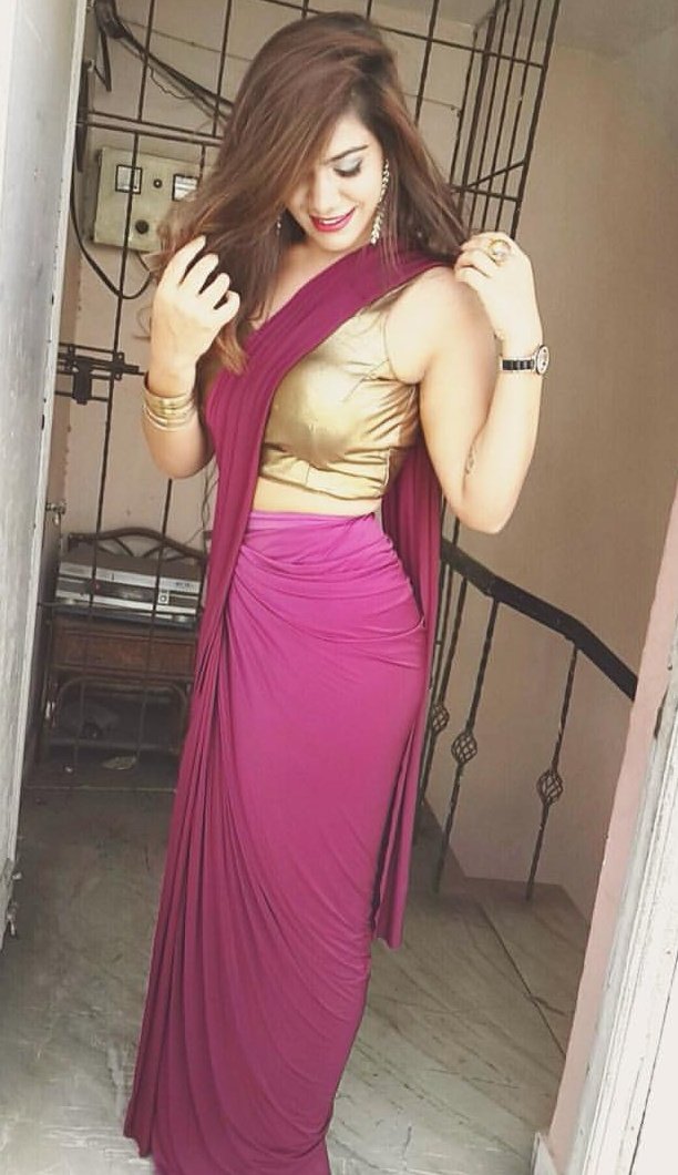 Sunita Bhabhi: Hot Indian Bhabhi Nude Dance in hotel room