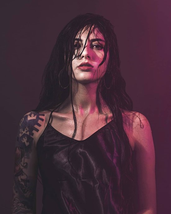 A fotografia fashion com belas modelos em cores e neon de Dani Durán Dani Durán instagram arte fotografia mulheres modelos fashion cores neon anos80
