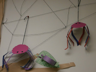 Easy Construction paper spiders