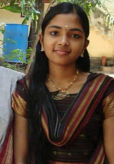 Homely Indian Girls Tamil Nadu College Girls Wearing Saree 