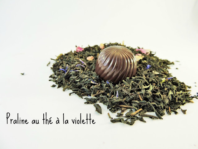 recette Praline au chocolat noir ganache au thé à la violette