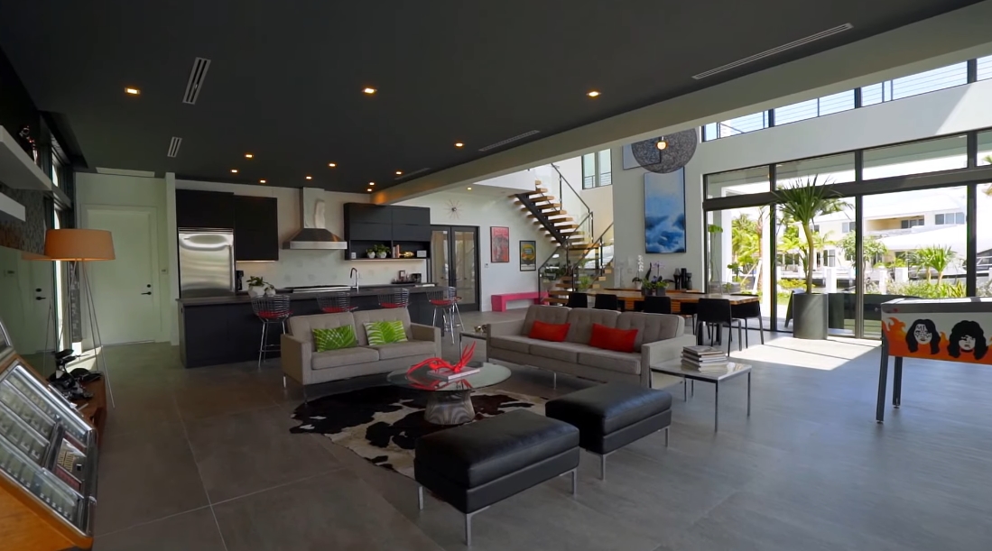 Tour 2900 NE 24th Ct, Fort Lauderdale, FL vs. 39 Interior Design Photos