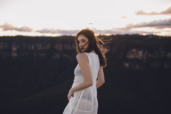 A bela modelo Kristina Srzich em ensaio fotográfico nas montanhas de Julia Trotti Julia Trotti arte fotografia fashion mulheres modelos beleza montanhas kristina srzich