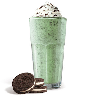 Cách làm Cookie Oreo đá xay 2 vị nhanh chóng mặt 3