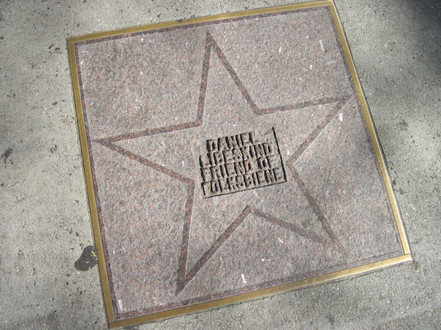 A faded star for Daniel Libeskind on the old new york landmark the Yiddish Theater Walk of Fame
