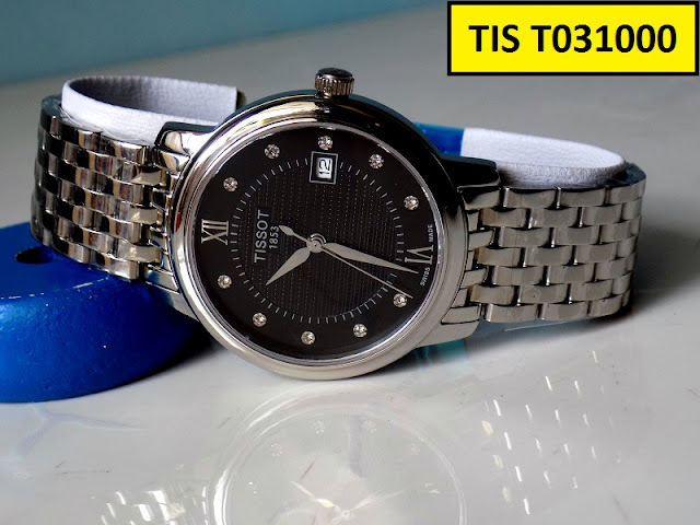 Đồng hồ nam Tis T031000 thiết kế hiện vỏ máy bằng thép không gỉ tạo vẻ chắc chắn nam tính, kết hợp dây đeo với chất liệu kim loại với phong cách mạnh mẽ