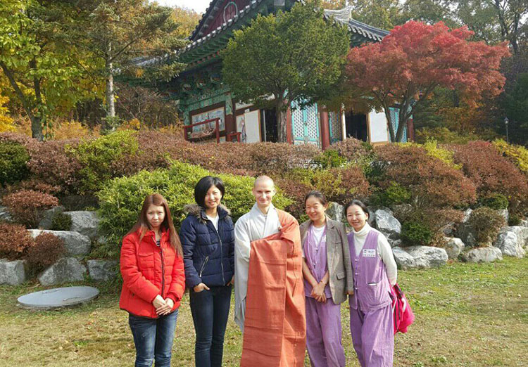 чистый воздух, природа, осень, Буддийский храм в Корее. Искусство быть собой. ХРАМ, корея, сеул, инчон, стресс, современный мир, положительные эмоции, монах