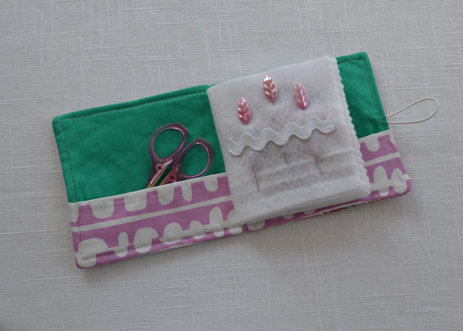the-domestic-doozie-needle-book-tutorial-with-free-template