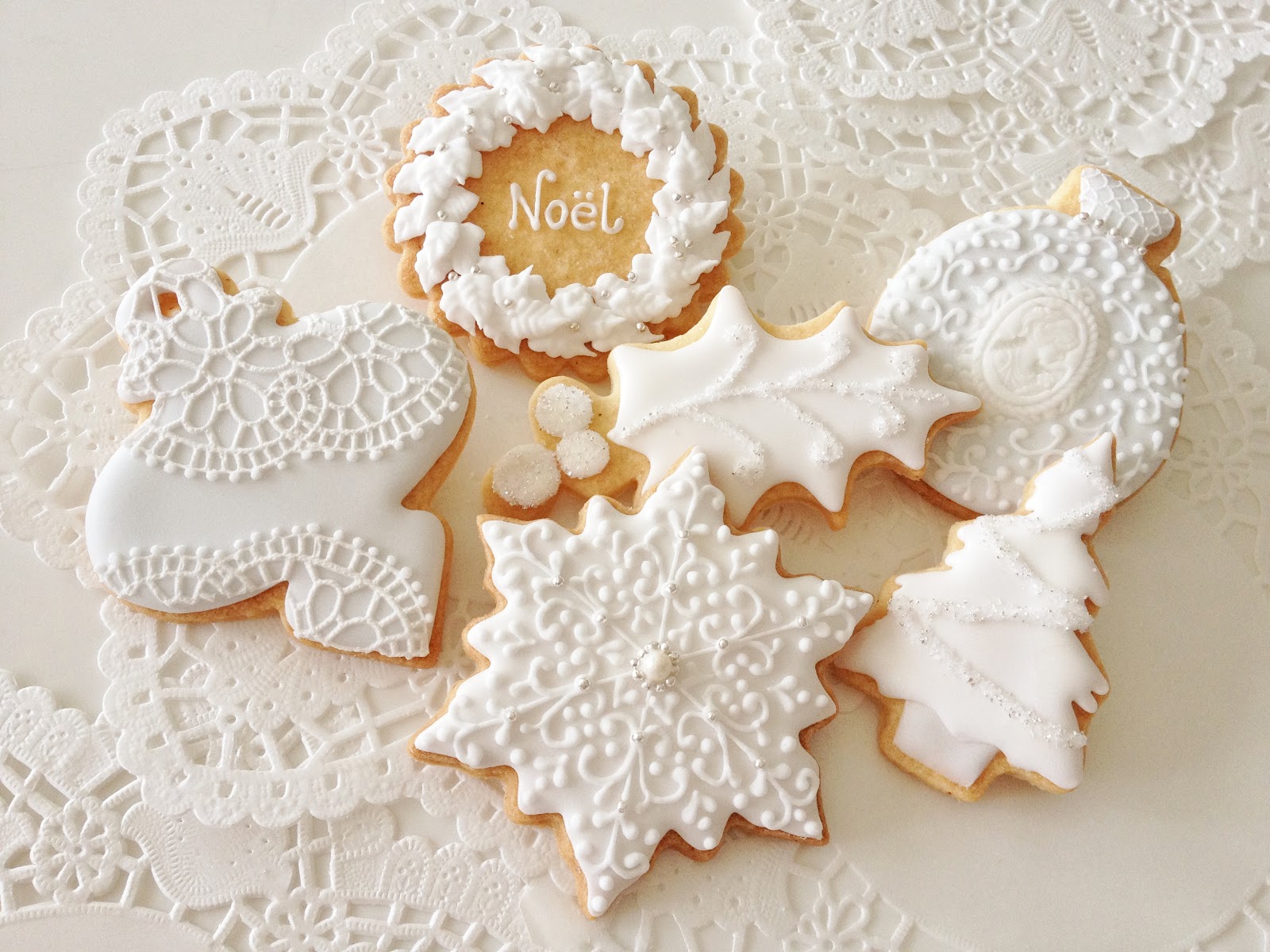 имбирные пряники с глазурью. имбирные пряники lebkuchen. имбирные пряники с глазурью. расписные имбирные пряники. рождественское печенье.