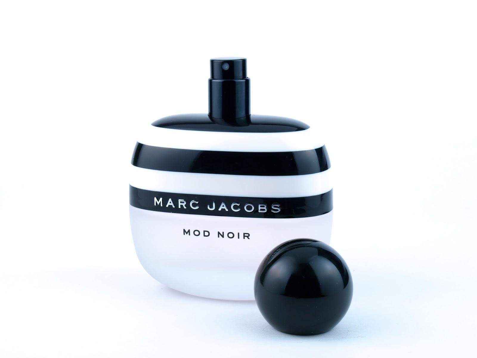 Marc Jacobs Mod Noir Eau de Parfum Review The Happy Sloths Beauty, Makeup, and Skincare Blog