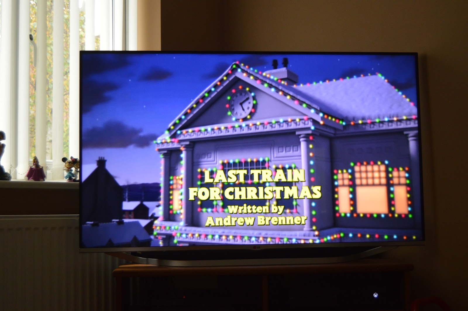 Playdays and Runways: Thomas and Friends - The Christmas Engines DVD Review