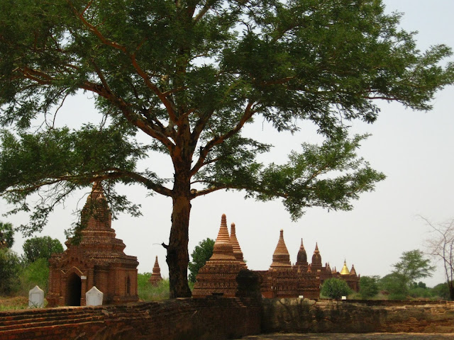 Myanmar : The Land of Many Pagodas Myanmar : The Land of Many Pagodas